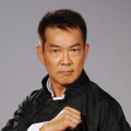 充满了泡沫的浴室